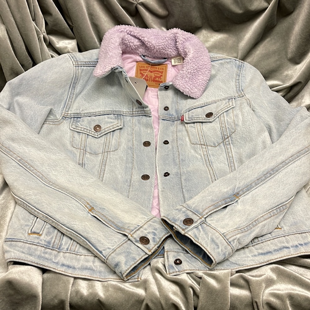 NWT LEVI’S DENIM JACKET
